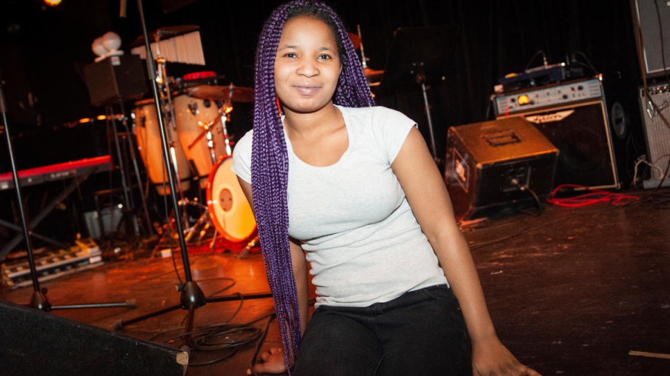 Faith Ogoruwa, une Nigériane de 20 ans, est chanteuse dans l'ensemble Unisono qui regroupe des élèves d'écoles de musique et des réfugiés.  