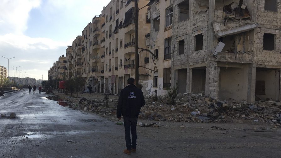 Aleppo fighting displaces thousands  – civilians describe life under besiegement