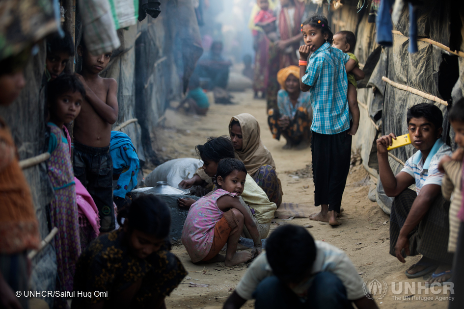 Många rohingyaflyktingar som flydde i våldet i Myanmar i oktober 2016 bor i överfulla provisoriska bosättningar i Cox's Bazar, Bangladesh. © UNHCR / Saiful Huq Omi