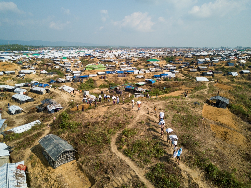 Bangladesh: Rohingya refugees moved from Kutupalong camp to new site