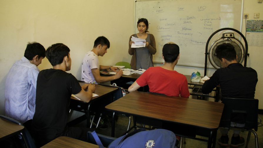 Roshan Learning Center membawa harapan untuk para pengungsi dari luar negeri