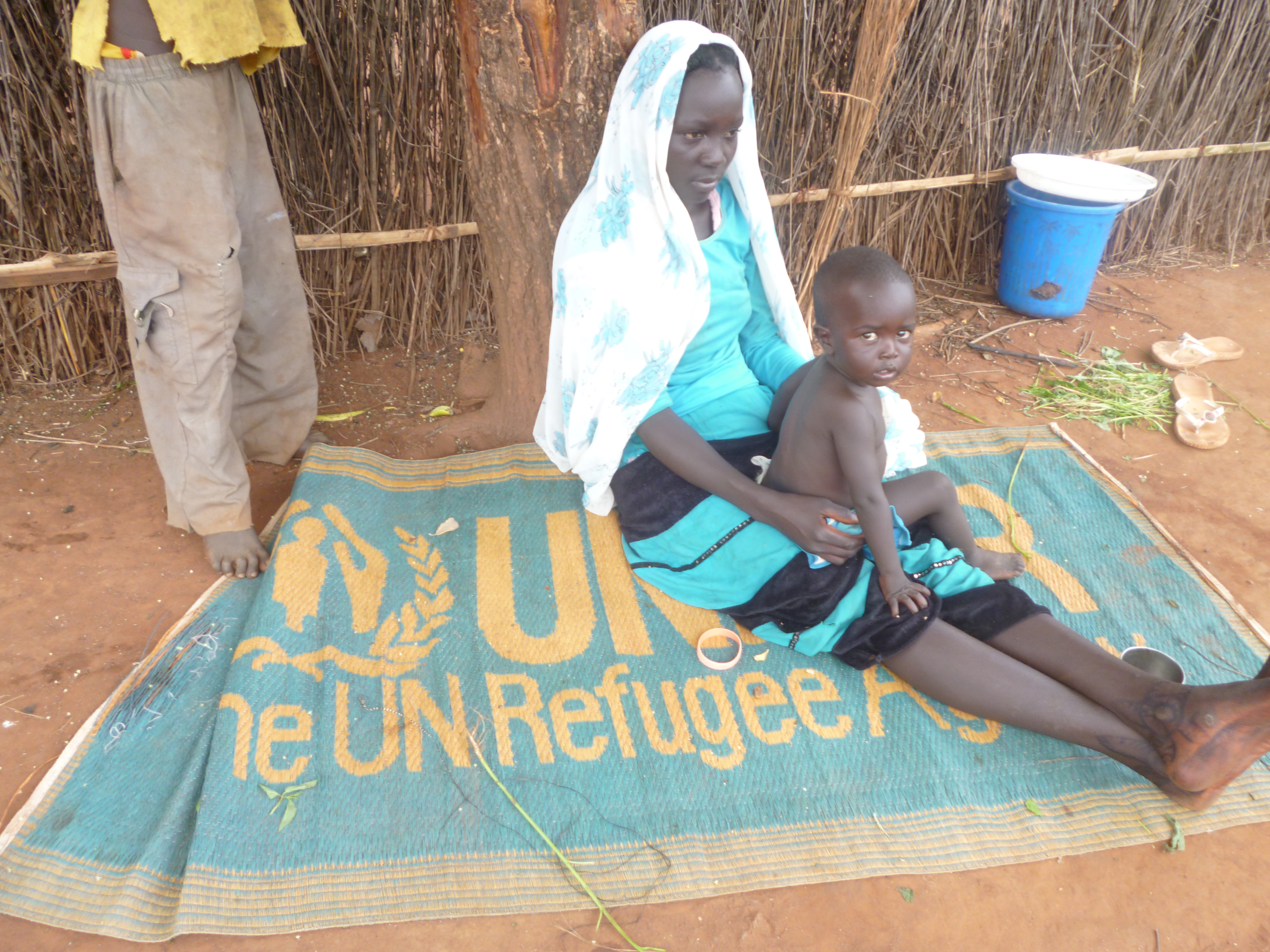 Mother and son in a camp for internally displaced persons (IDPs) in the capital of Bangui, Central African Republic / UNHCR/Lisa van Hogerlinden