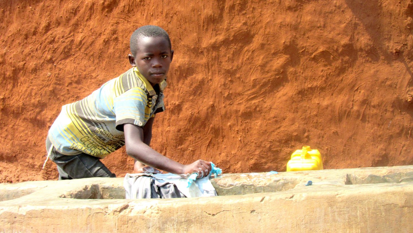 33. Free time - laundry boy (Frank, Olivier - Nyabiheke)