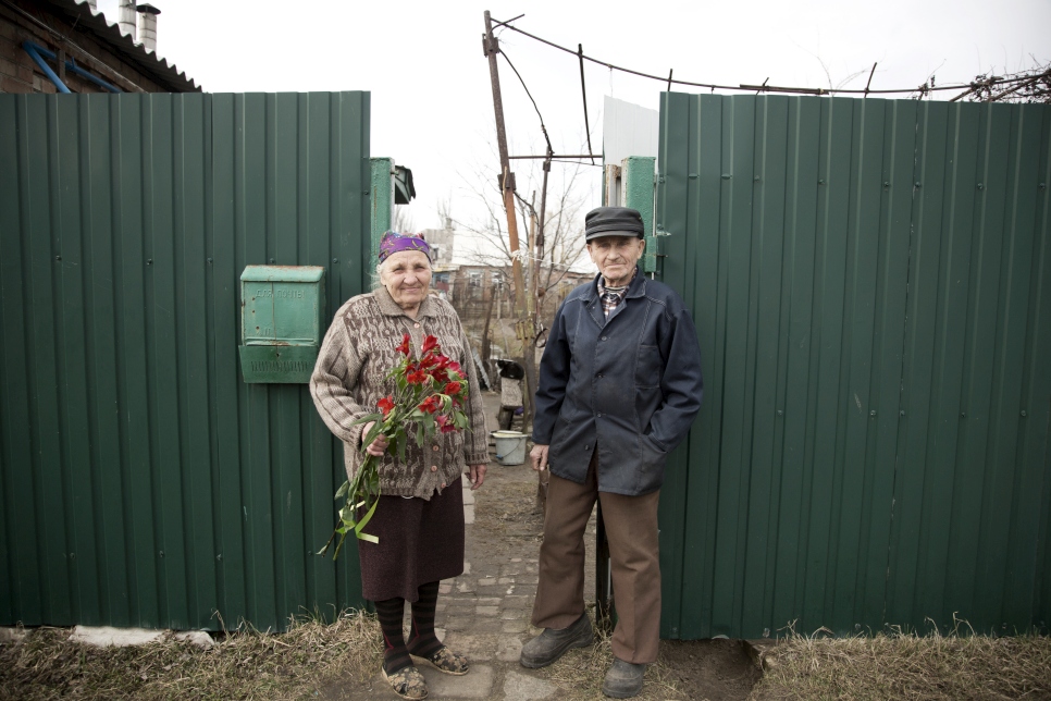Portrait de Lina, 78 ans, et de son mari Prokofiy, 86 ans, réalisé par Helena à Slovyansk, dans l'est de l'Ukraine. 
