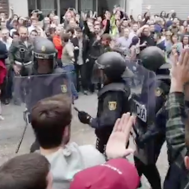 España: La policía utilizó la fuerza de manera excesiva en Cataluña