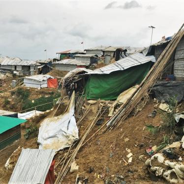 Bangladesh : Les abris de réfugiés rohingyas menacés par des glissements de terrain 