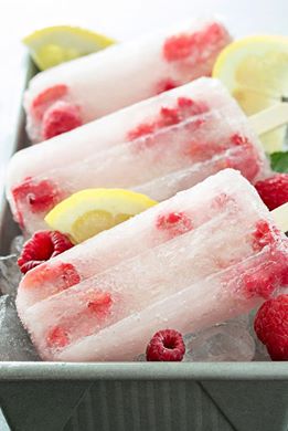 '34 homemade popsicle recipes that are ridiculously refreshing: http://ctrylv.co/rTichdT'