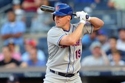 '#MLB Jay Bruce Regresa a los Mets! 

Según reportes el jardinero firma un acuerdo de 3 años y $39 Millones para regresar a los Mets.'