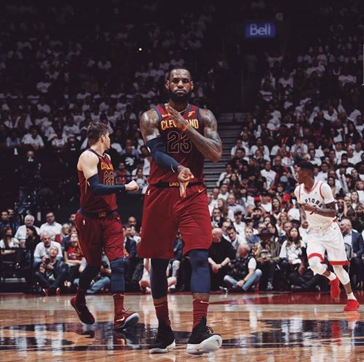 '43 POINTS for @[64637653943:274:LeBron James]. 👑

#WhateverItTakes'