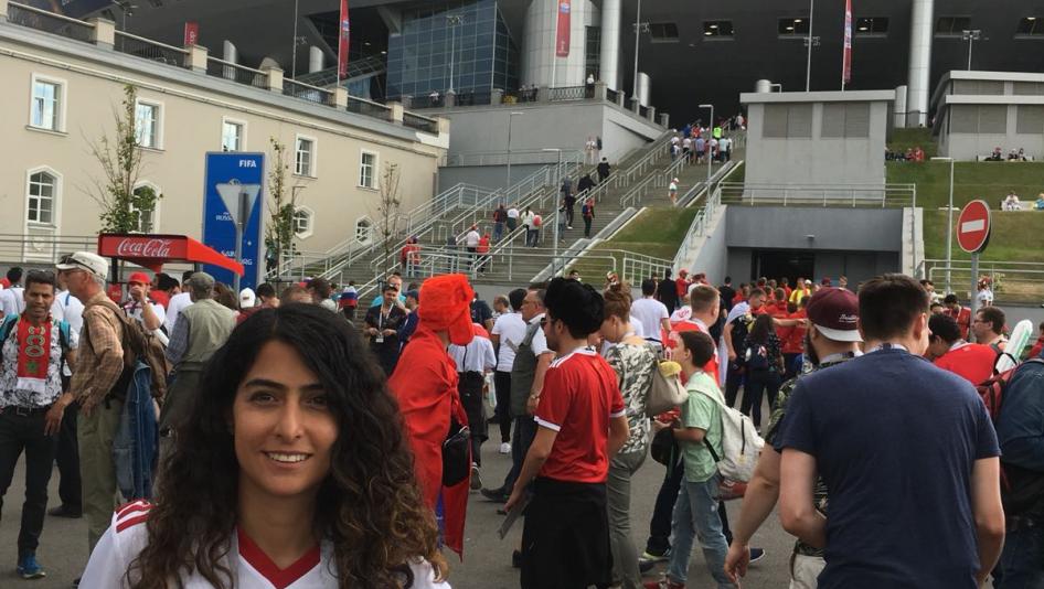 Иранские женщины празднуют победу своей команды в матче чемпионата мира на российском стадионе, но на родине стадионы им по-прежнему недоступны
