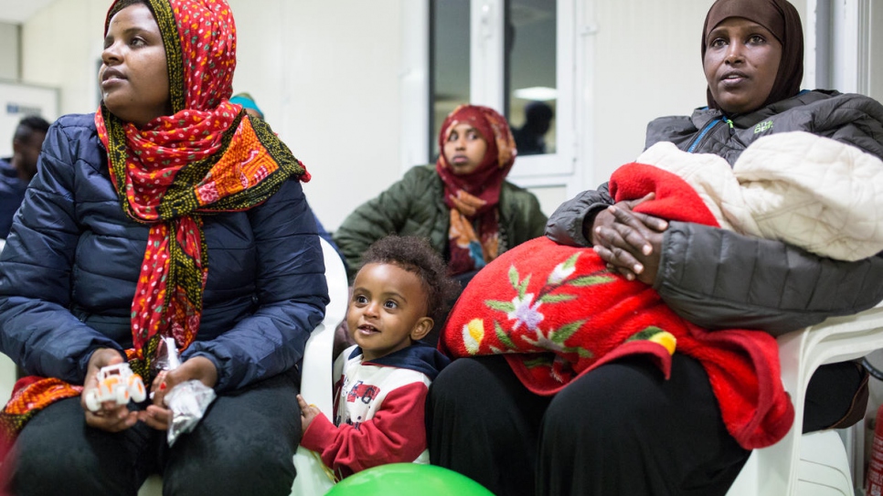 Parmi les 150 réfugiés évacués de Libye, on compte des enfants et des femmes qui ont été retenus en captivité.