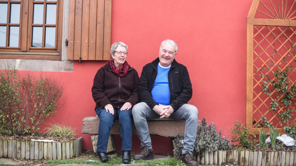Pierre et Denise Berret, qui vivent en face du couvent, sont toujours prêts à aider les réfugiés.