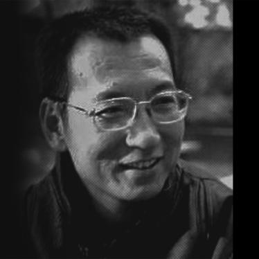 中国：民主活動家　劉暁波氏が拘禁中に死亡