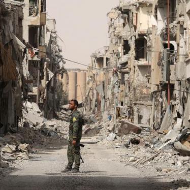 ليس بهذه السرعة: على الولايات المتحدة معالجة القضايا الإنسانية الأساسية قبل انسحابها من سوريا