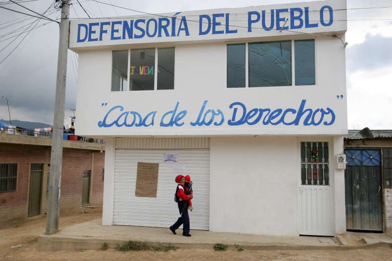 UNHCR and Colombia's National Ombudsman's Office run the Casa de los Derechos - or 'House of Rights' - for thousands of displaced people in Altos de Cazucá, a troubled neighbourhood on the outskirts of the capital Bogota.