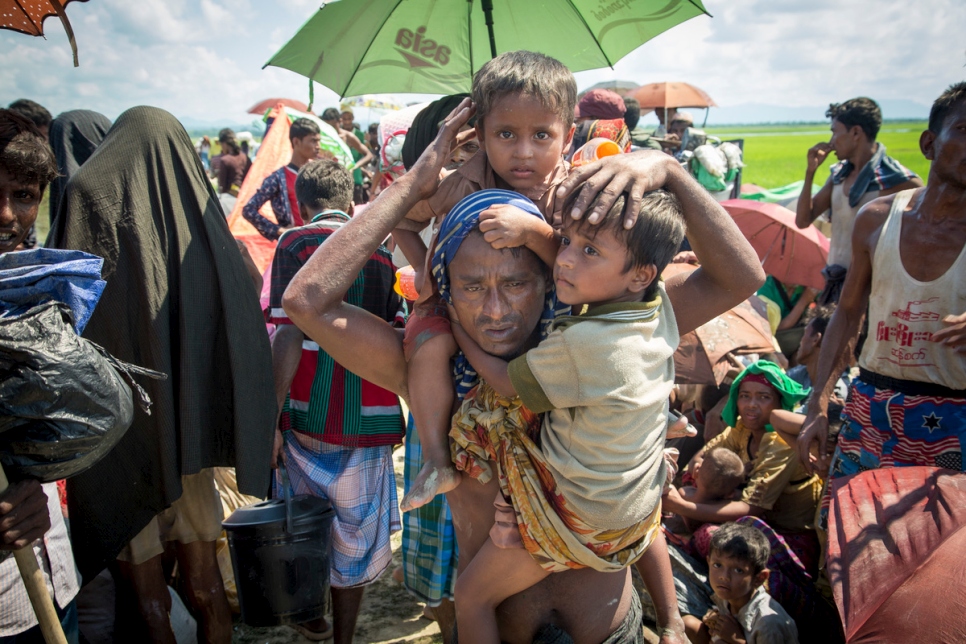 Bangladesh. Thousands stranded near Myanmar border