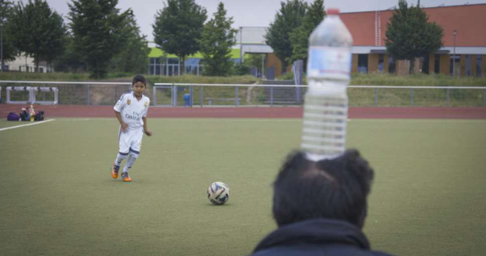 Ahmad works on his skills with father and coach Mohammed. © UNHCR/Daniel Morgan