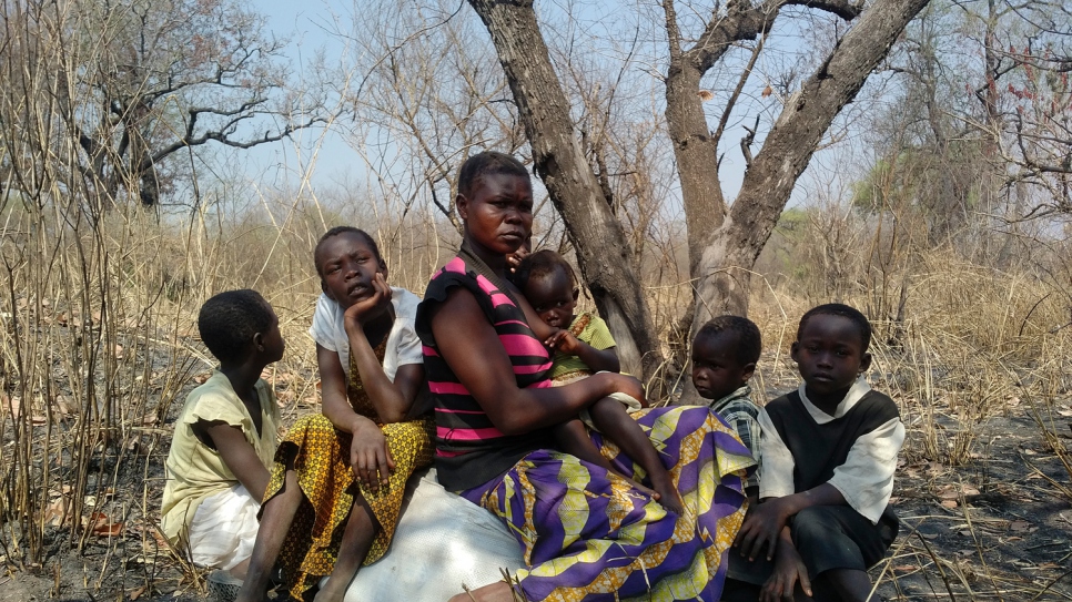 Sidah Hawa et ses enfants ont fui le conflit au Soudan du Sud et rejoint la sécurité en Ouganda après avoir voyagé pendant deux jours. © HCR / Michele Sibiloni