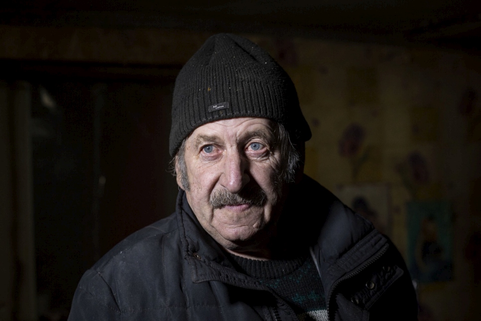 Vladyslav photographié dans sa maison endommagée à Avdiïvka, Donetsk. 