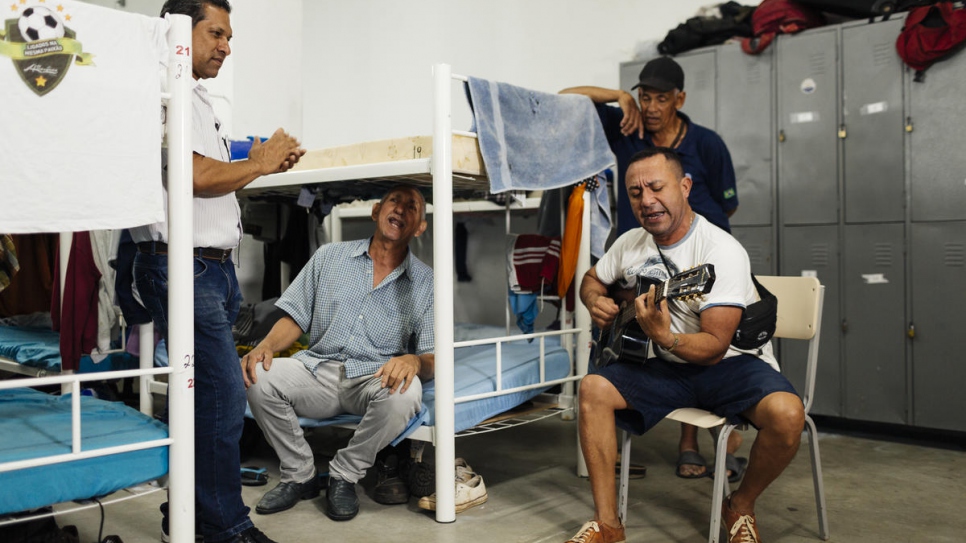 Johnny José Gonzalez visite le Centro Transitorio de Acolhimento (CTA) à Sao Paulo. Avant de s'installer à São Paulo, il a vécu au CTA de São Mateus pendant environ six mois. 