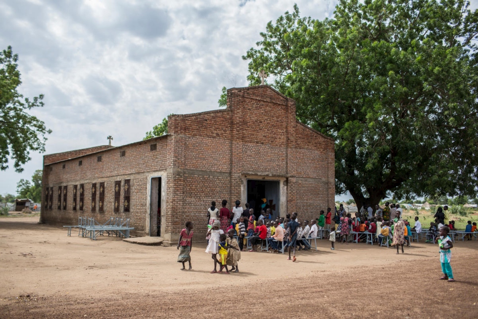 الكنيسة التي يذهب إليها الدكتور أتار مع اللاجئين وأفراد المجتمع المحلي في بونج، جنوب السودان.
