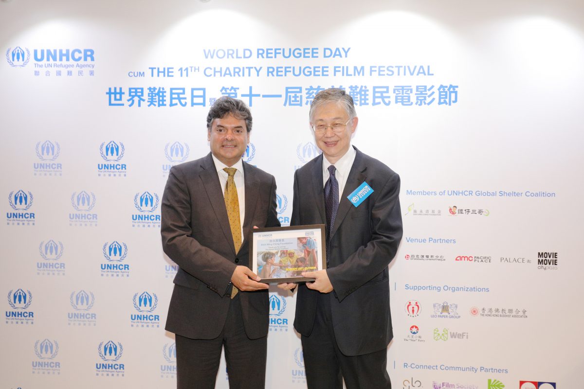 Mr. Sivanka Dhanapala, UNHCR Representative in China (left) thanks Mr. Shih to attend the premiere of the Refugee Film Festival.