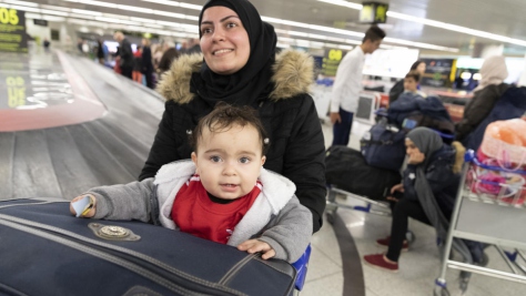 Une famille réfugiée syrienne arrive à l'aéroport de Lisbonne après l'acceptation, par le Portugal, de son dossier de candidature pour la réinstallation. Décembre 2018.  