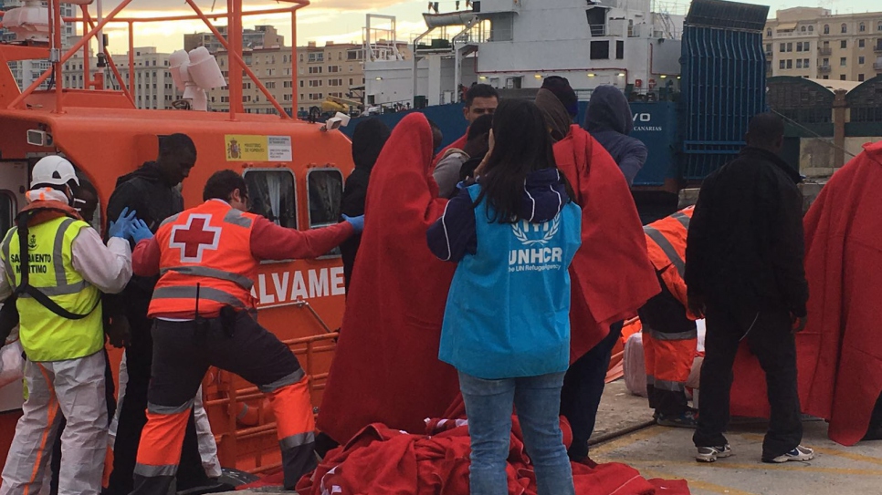 ACNUR en un desembarco en Andalucía.