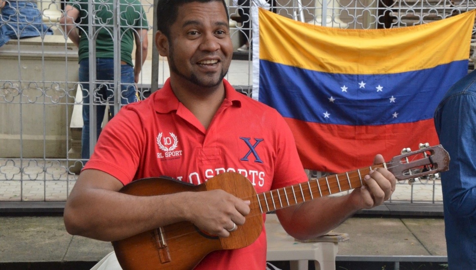 Integración: los venezolanos que viven desde hace más tiempo en Brasil prepararon acogida a los recién llegados con arepas, empanadas y música tradicional. 