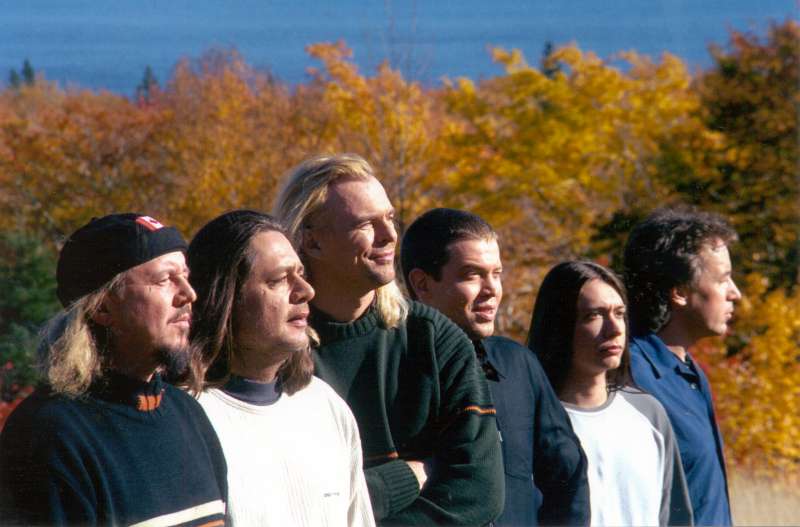 The Schürzenjäger fue uno de los grupos con más éxito de Austria y Alemania que se hizo popular desde sus inicios por su sincera volksmusik (música folclórica). Incorporando elementos de rock y pop a su música, se ganaron el reconocimiento internacional y se convirtieron en uno de los grupos más conocidos en la escena europea. En 1998, en el punto culminante de su carrera, fueron nombrados Embajadores de Buena Voluntad de ACNUR, ayudando a sensibilizar a su público mundial sobre los problemas de los refugiados. El grupo se retiró en 2007.