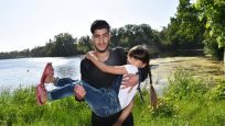 Ένας έφηβος από τη Συρία ξανασμίγει μετά από χρόνια με την οικογένειά του