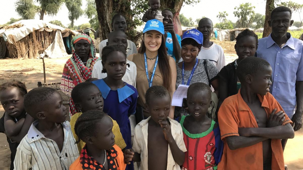 UNHCR staff member, Keiko Odashiro, meets children and families at Doro refugee camp in Maban, South Sudan.