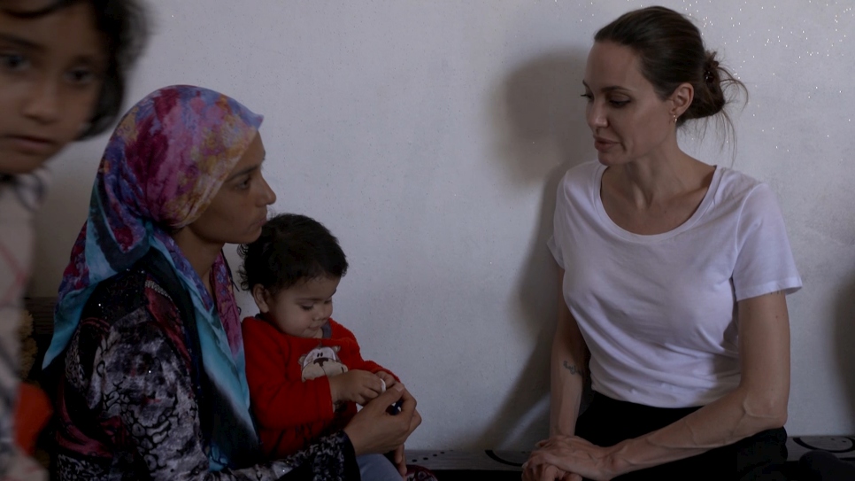 Iraq: Angelina Jolie visits single mother of five in Domiz Camp