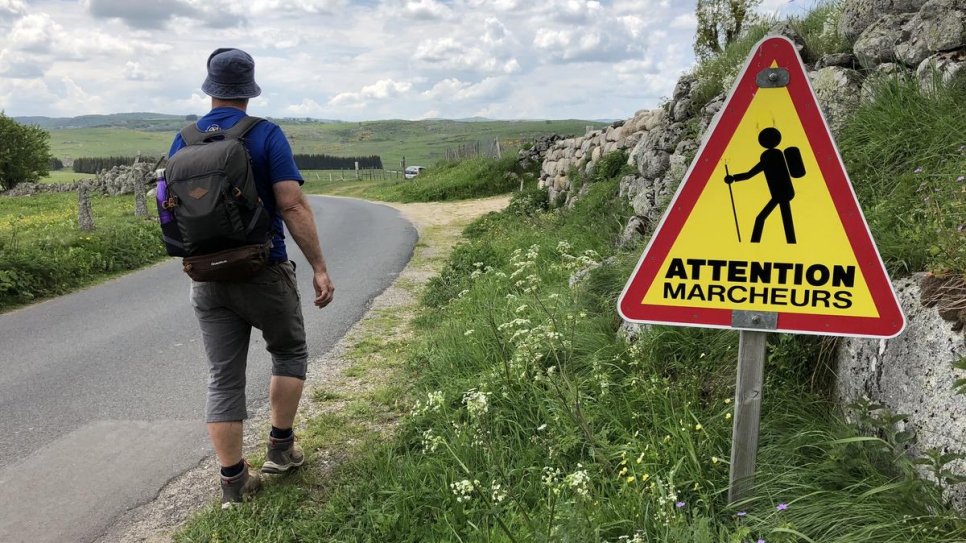 Emprunté par des pèlerins et des vachers, Tim et Renata ont parcouru le sentier long de plus de 200 kilomètres. 