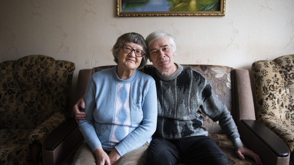 Volodymyr et sa femme ont dû fuir leur maison après une blessure par mine.