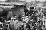 بدأت عملية التدفق الجماعي لأكثر من 6 ملايين أفغاني في عام 1979. وقد فر الناس إلى مواقع مثل  "قرية غازي للاجئين" في باكستان.

