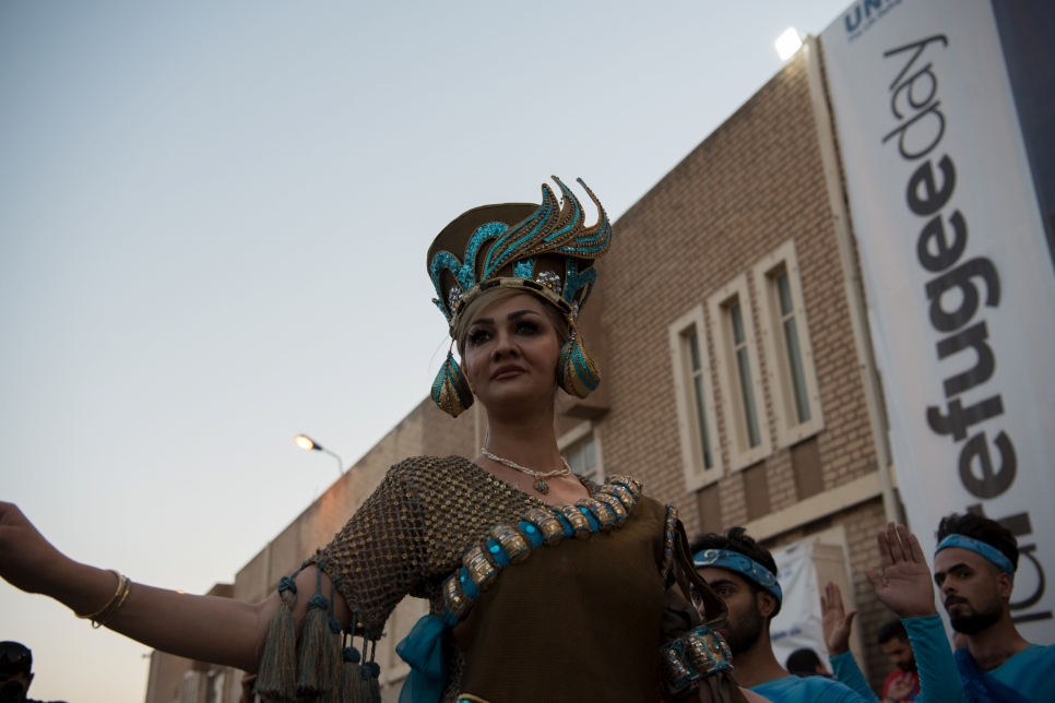 أدهشت دار الأزياء العراقية الجمهور بعرض أزياء خاص للحضارات العراقية ورقصات فولكلورية تمثل المكونات الثقافية الغنية والمتنوعة في العراق.
