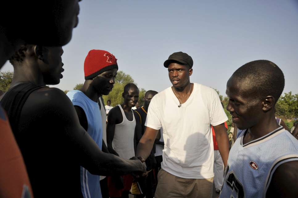Kenya / Luol Deng meets basketball players, refugees in Kakuma refugee camp, Kenya. / UNHCR / R. Gangale / July 2010