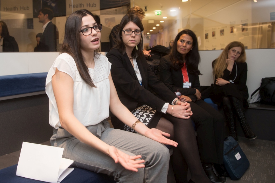 Yusra pendant son intervention au cours de la session du Forum économique mondial à Davos sur "Le sport pour la survie".