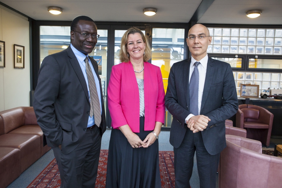 De la izquierda: George William Okoth-Obbo, Alto Comisionado Auxiliar para las Operaciones; Kelly T. Clements, Alta Comisionada Adjunta de las Naciones Unidas para los Refugiados; y Volker Türk, Alto Comisionado Auxiliar para la Protección.