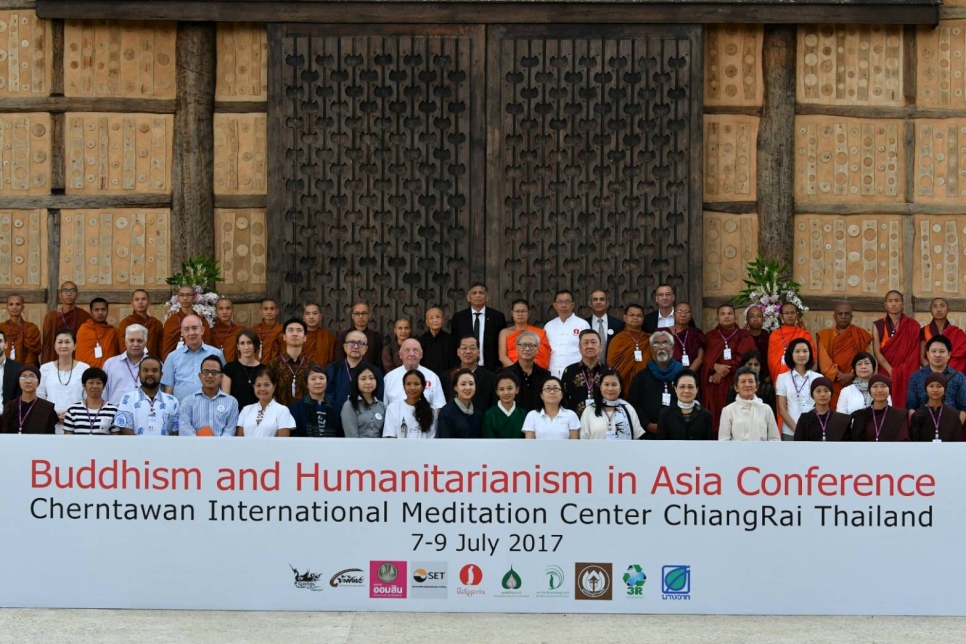 El "budismo y humanitarismo en Asia", bajo los auspicios del ACNUR y la Fundación Vimuttayalaya, convocó a más de 200 monjes budistas de diferentes 13 países para fortalecer los vínculos entre el budismo y el trabajo humanitario. 