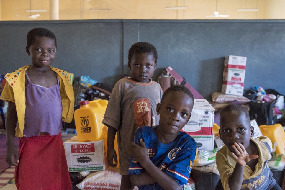 Las mujeres y los niños representan cuatro quintas partes de los 26,000 cameruneses desplazados. 