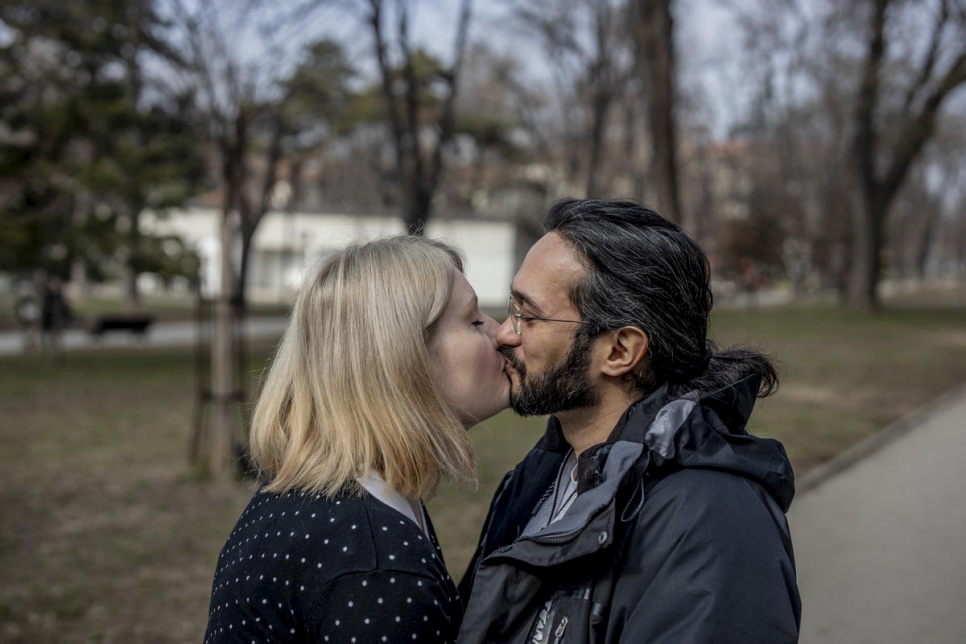 Ida estaba paseando a su perro en un parque de Belgrado cuando conoció a Mawaheb. "Desde  que Mawaheb y yo nos conocimos, hemos estado juntos todo el tiempo", dice ella. "Sentimos como si nos conociéramos de antes". 