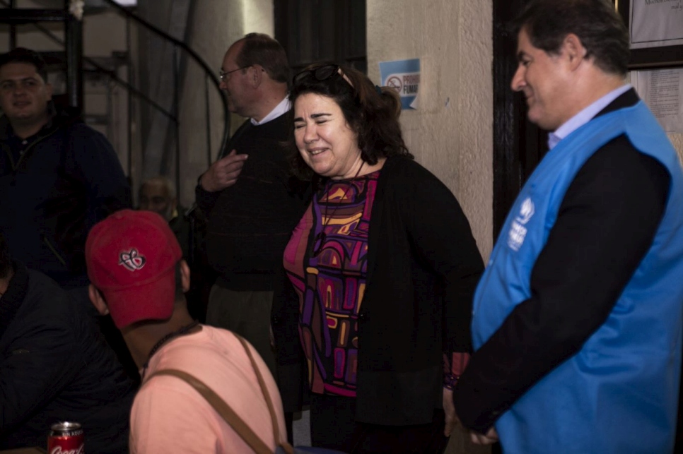 La Directora Regional de ACNUR para las Américas, Renata Dubini, participó en el encuentro y escuchó atentamente las historias de vida de los hombres que alojan en el albergue.