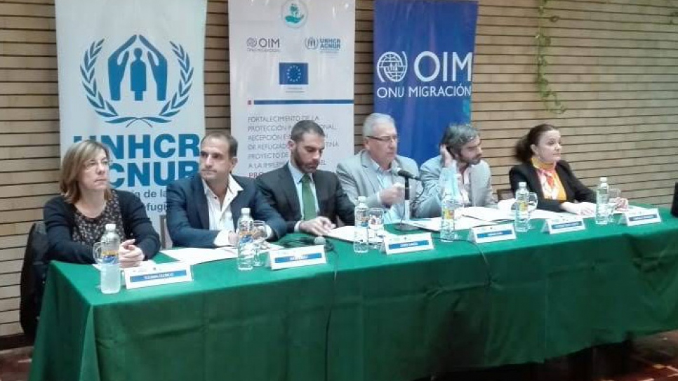 Autoridades del Gobierno argentino, de ACNUR y de OIM en la apertura de las jornadas.