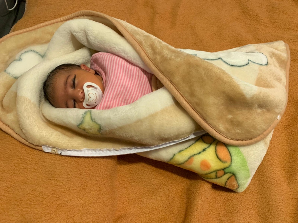 Sham, recién nacida, duerme en un centro de alojamiento de emergencia para solicitantes de asilo y refugiados en Madrid, España.