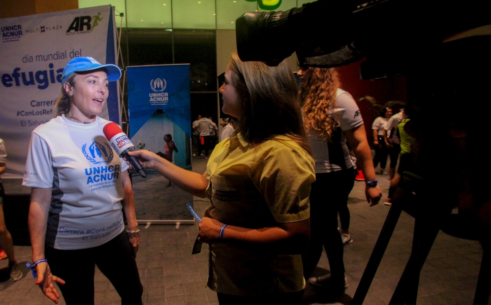 Elisa Carlaccini, Jefa de Oficina Nacional del ACNUR en El Salvador, durante declaraciones a la prensa sobre el objetivo de la carrera.