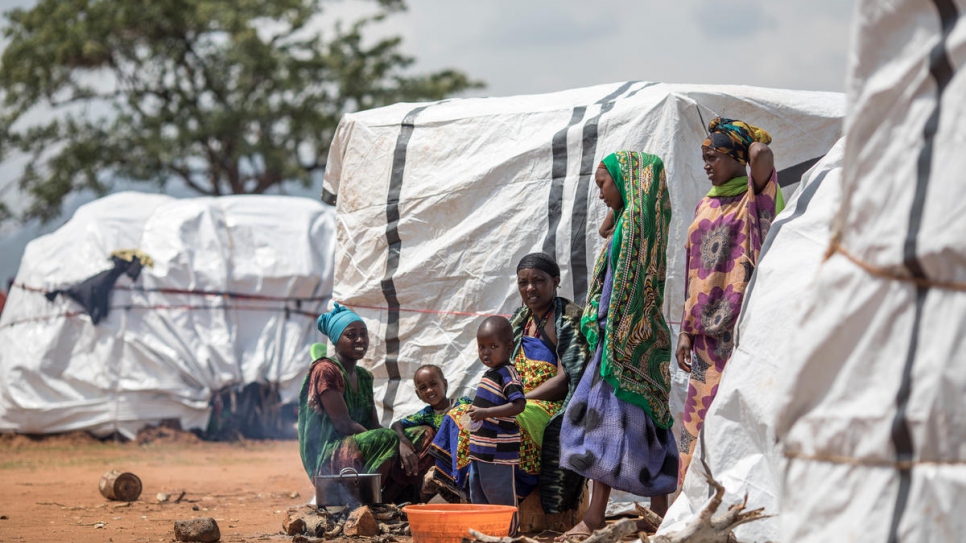 "Dejamos todas nuestras cosas y huimos solo con la ropa que teníamos en ese momento", dice Malicha Doyo, madre etíope de 36 años, que huyó de Tuga con sus cinco hijos cuando la violencia explotó en su comunidad. Están albergados en un campamento para refugiados en Sololo, en el condado de Marsabit, Kenia.