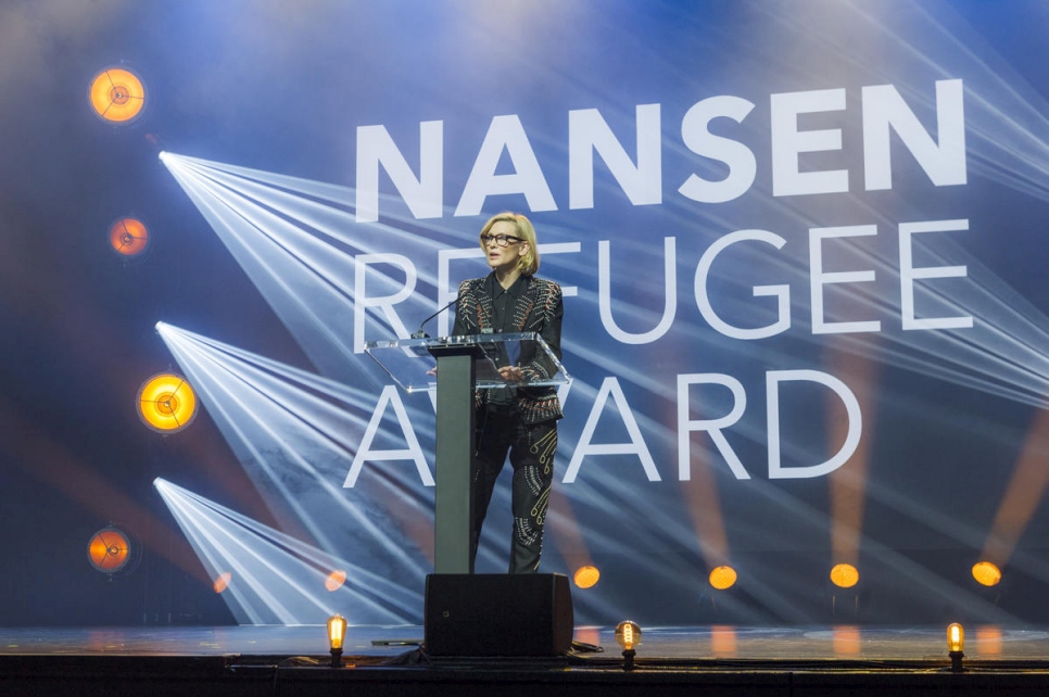 سفيرة المفوضية للنوايا الحسنة، كيت بلانشيت، تلقي الكلمة الرئيسية في حفل توزيع جائزة نانسن للاجئ لعام 2018.
