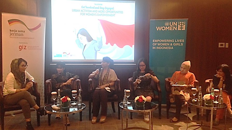 Pengungsi perempuan bergabung dengan para perempuan Indonesia untuk membangkitkan suara mereka pada Hari Perempuan Sedunia